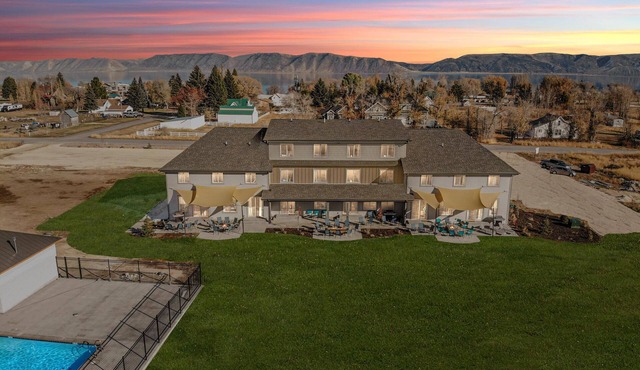 Waterdance Entire Home - Sleeps 110 - Luxury Home in Garden City, 25BR, 20BA,