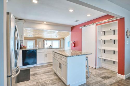 Waterfront Lagoon Home 3BR Game Room Pet Friendly
