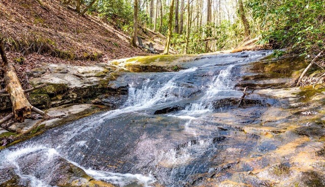 Waterfall Cabin, Mtn.Paradise w.Creek, Hiking & Go