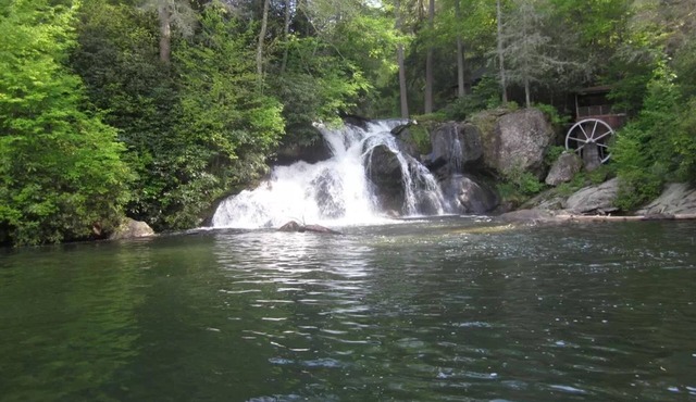 Waterfall Cove on Lake Glenville, Lakefront Home with Dock, 5BR, 3Ba, Sleeps 10+