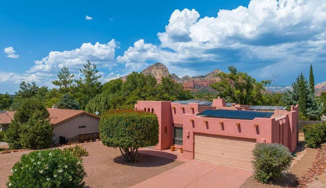 Waterfall, Grapevines and Hot Tub with Views - Nice House Too!