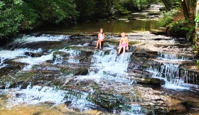 Waterfall Retreat Cabin 1, Blue Ridge Mountains, Sleeps 5-Pet Friendly-WIFI