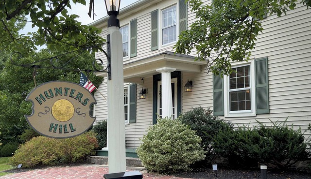 Waterfall Retreat: Hot Tub, Pickleball, Fire Pits