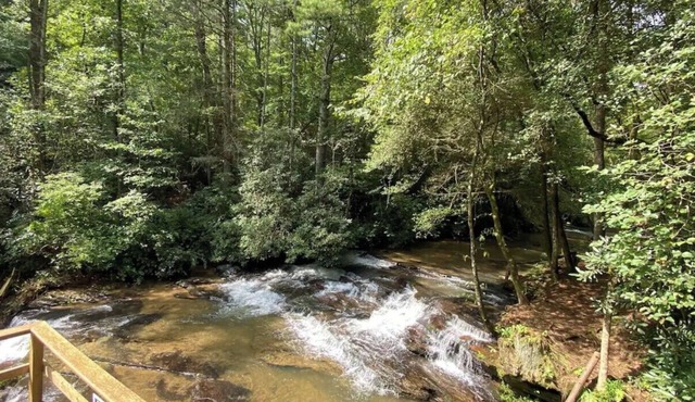 Waterfall Retreat!-Riverfront 2-bedroom/2 Bath-Kitchen-Near Tallulah Gorge