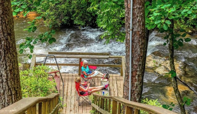 Waterfall Retreat Room 4-Pet Friendly-Hiking and Snow Tubing Nearby