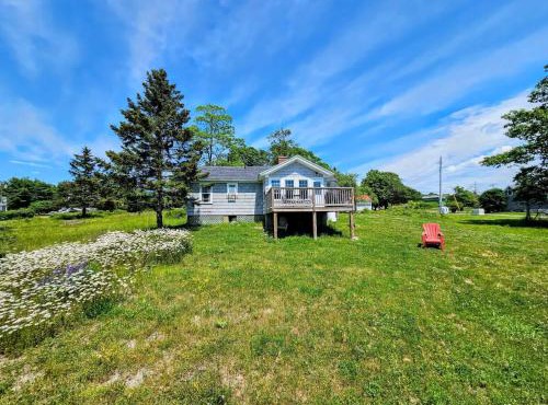 Waterfall Sea Cottage Family fire pit waterfront sleeps 4