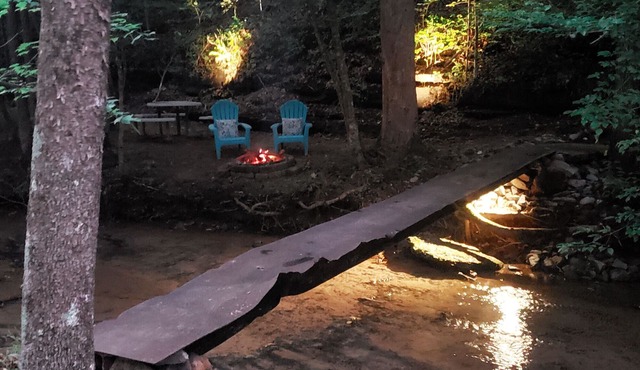 Waterfall Suite - Private Secluded Loft in Lyles