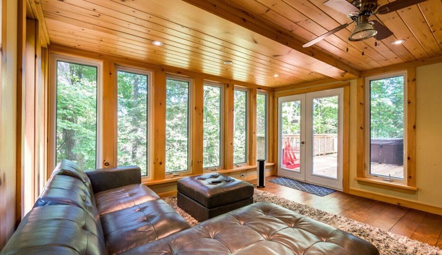 Waterfalls * Hottub * Sauna * WIFI * FIREPIT * Luxury
