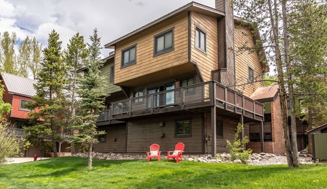 Waterford 23 | Pet Friendly | Indoor Hot Tub & Sauna | Prime Location