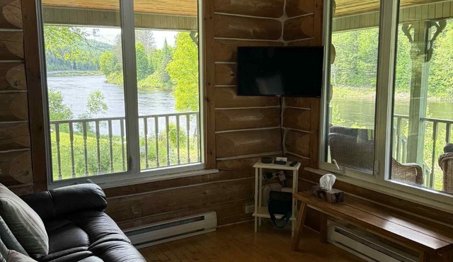 Waterfront Log Cabin with Private Hot Tub - Mauricie, Quebec
