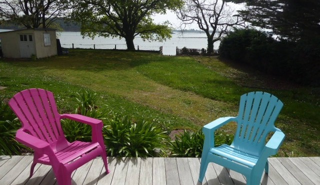 Waterfront House with Large Garden, 3 Bedrooms, Pet-Friendly