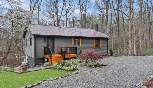 Waterfront Home - Hot Tub, Dock, Fire Pit, Boat