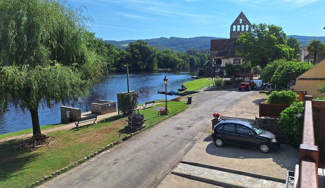 Waterfront house in Beaulieu/Dordogne 6 air-conditioned bedrooms