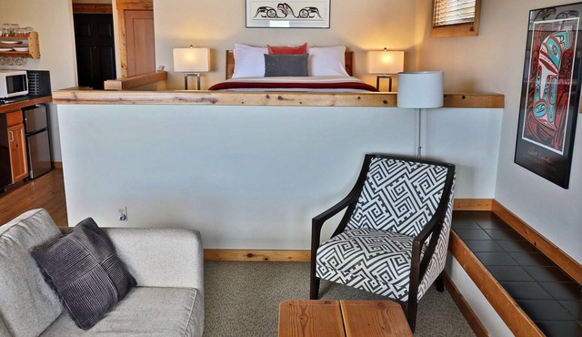 Waterfront 1 bedroom condo - private deck offering spectacular views