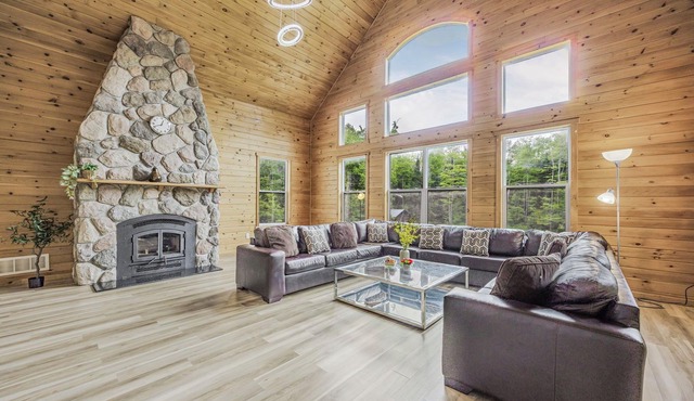 Waterfront 10BR Retreat on 7 Private Acres | Green River Villa | Sleeps 28–30