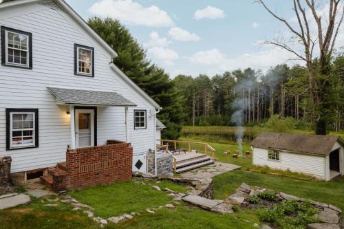 Waterfront 1900s Hot Tub Eldred Homestead