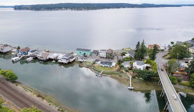 Waterfront 1920s Day Island Dream Beach Home Staycation