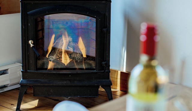 Waterfront 1bdrm Cottage w/private Hot Tub & shared Sauna – Near the Ocean – C3