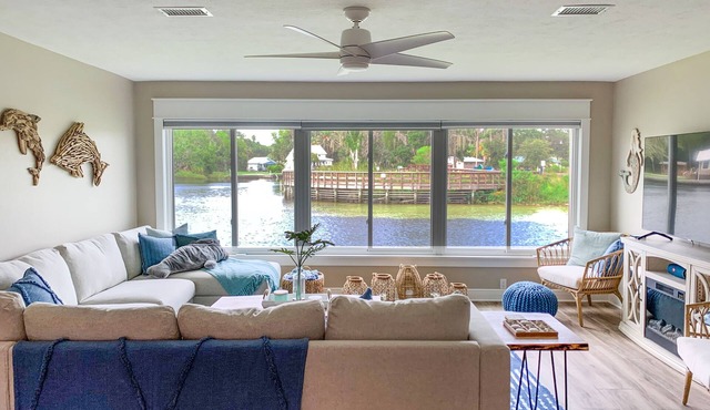 Waterfront 1st floor 2/2 condo with a view of Hunter Springs, Crystal River