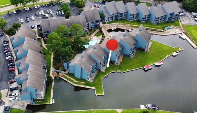 Waterfront - 1st Floor! Beautifully Decorated 2 Bedroom/2Bath - Sleeps 6/8