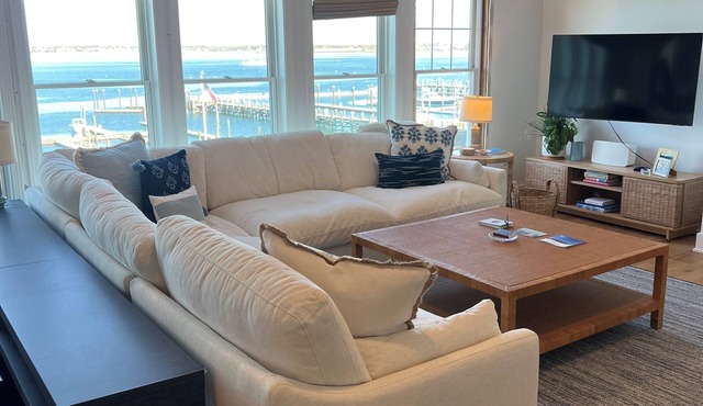 Waterfront 2 bdrm, 2 bath Condo in the Heart of Jamestown