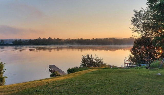 WaterFront 2 Bdrm, 2 Bath Cottage Suite with Beach, Dock, Firepit, BBQ, Deck