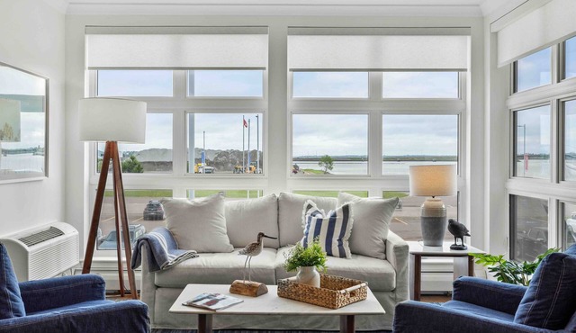 Waterfront 2 Bed/2 Bath Condo, Downtown Charlottetown! Monthly Rental!