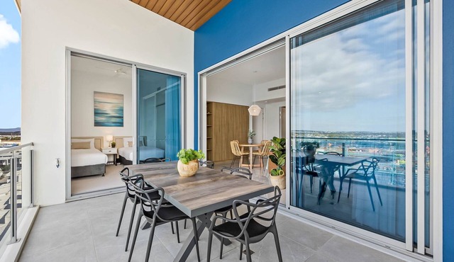 Waterfront 2-Bed Oasis - Pool, Steam, Jacuzzi, Gym