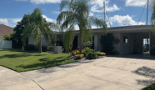 Waterfront, 2 bed, 2 bath, newly remodeled home overlooking Edgewater Lake.