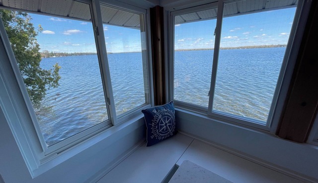 Waterfront 2-bedroom boathouse in Kirkfield with WiFi and AC