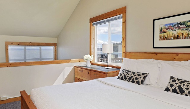 Waterfront 2 bedroom condo - private deck offering spectacular views