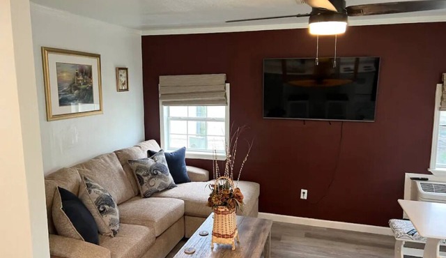 Waterfront 2 Bedroom/Duplex G/Newly Remodeled