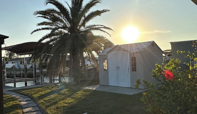 Waterfront 2-bedroom house in beautiful Hudson mins from the Gulf