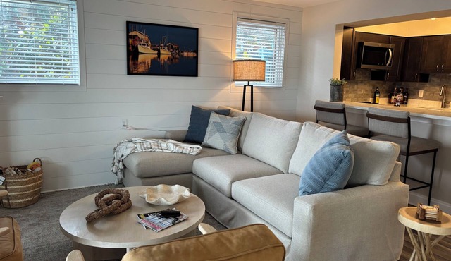 Waterfront 2-Bedroom Condo on Spa Creek