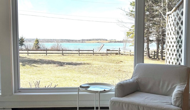 Waterfront 2 BR cottage on 1 acre private lot walking distance to beaches!