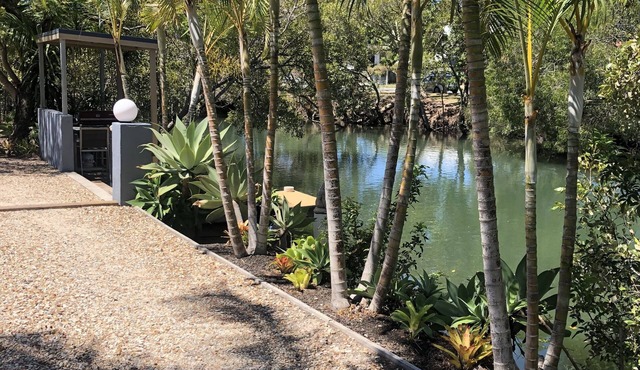 Waterfront 2Brm Villa Pet friendly.