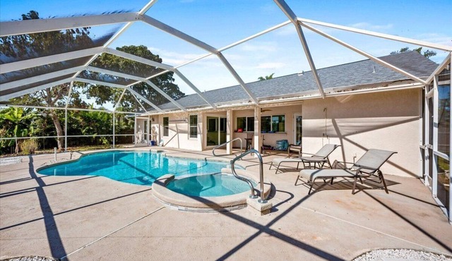 Waterfront 3/2 Pool Home - PSL with Boat Lift