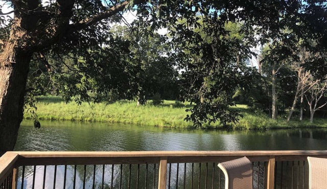 Waterfront 3-Bed Retreat | Near St. Louis & Route 66 | Feels Like Country”