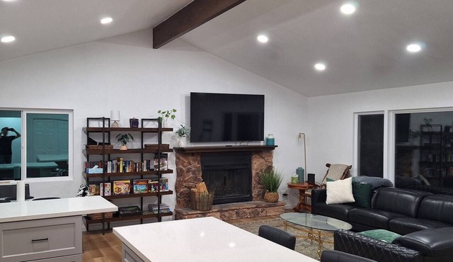 Waterfront 3-bedroom house in Clearlake Park with private dock