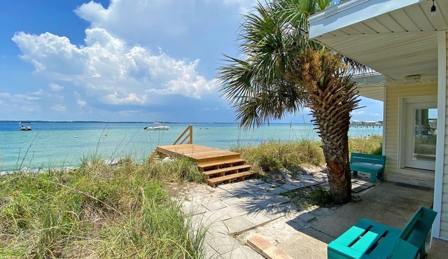 Waterfront 3 Bed/2 Bath Pet Friendly Home with gorgeous views!