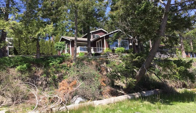 Waterfront 3 Bedroom with Kayaks, Dock & Bikes!