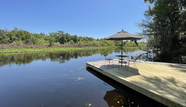 Waterfront 3 Bedroom Cottage with Dock and Kayaks Close to Mount Dora & Sanford