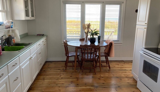 Waterfront 3 Bedroom cottage located in beautiful Turkey Point