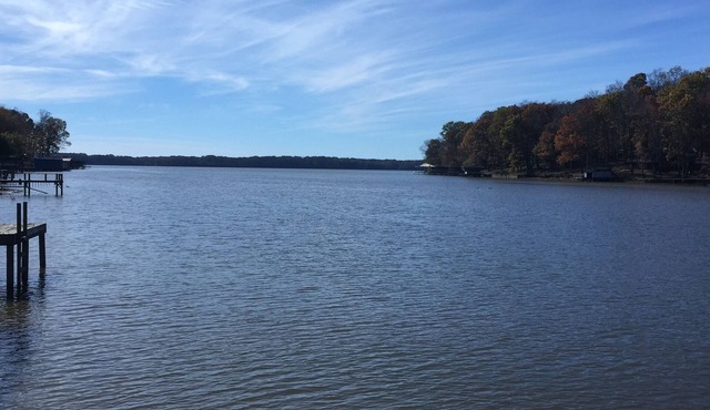 Waterfront 3-bedroom cabin on Wheeler Lake Athens Decatur Huntsville