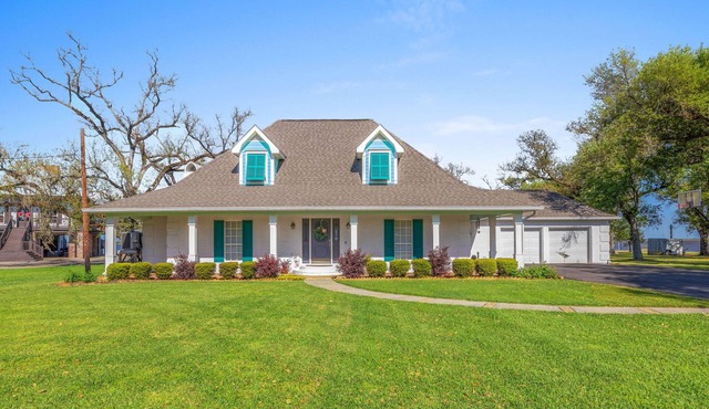 Waterfront 3 Bedroom Home