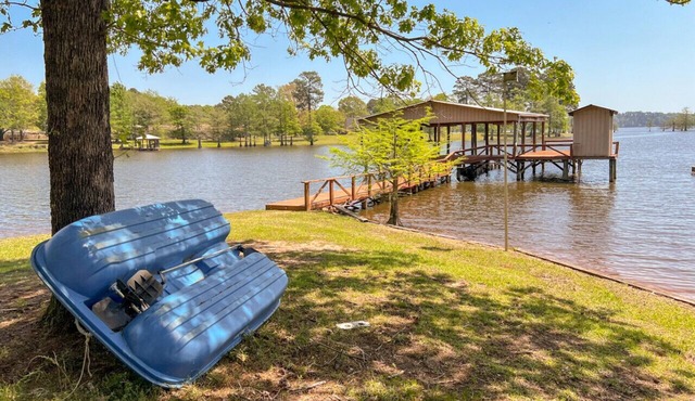 Waterfront 3 bedroom home right outside North Toledo Bend State Park.