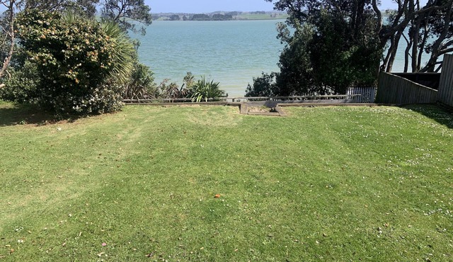 Waterfront - 3 bedroom, 2 bathroom, peaceful, private with- sunny conservatory