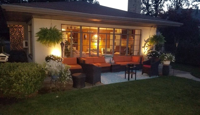 Waterfront 3-bedroom Lake Cottage on Tecumseh Island at Indian Lake!