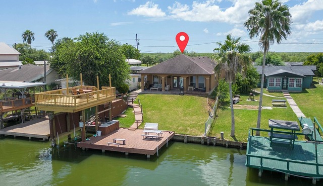 Waterfront 3-bedroom 3- bathroom house with fishing pier in Arroyo City