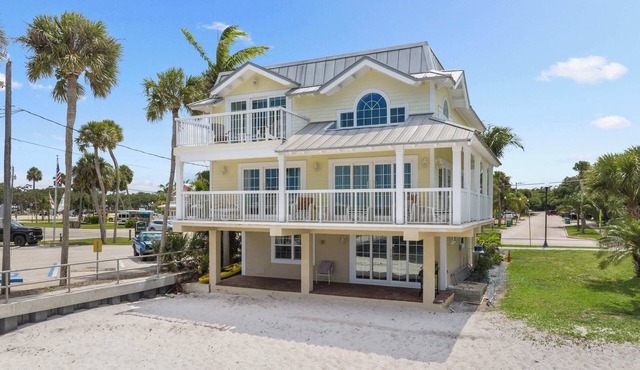 Waterfront 3 Bedroom Home on the Indian River